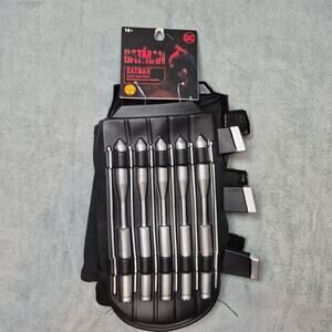 The Batman Adult Gauntlets Accessory DC Comics Robert Pattinson Costume Movie